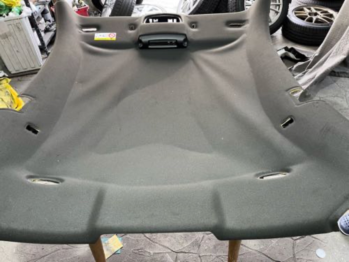 マセラティ 自動車天井張り替え修理 天井張り替え 施工写真 2
