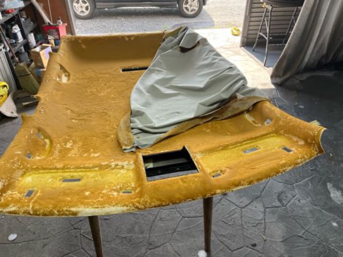 自動車天井張り替え修理 フォルクスワーゲン天井張り替え 施工写真 1