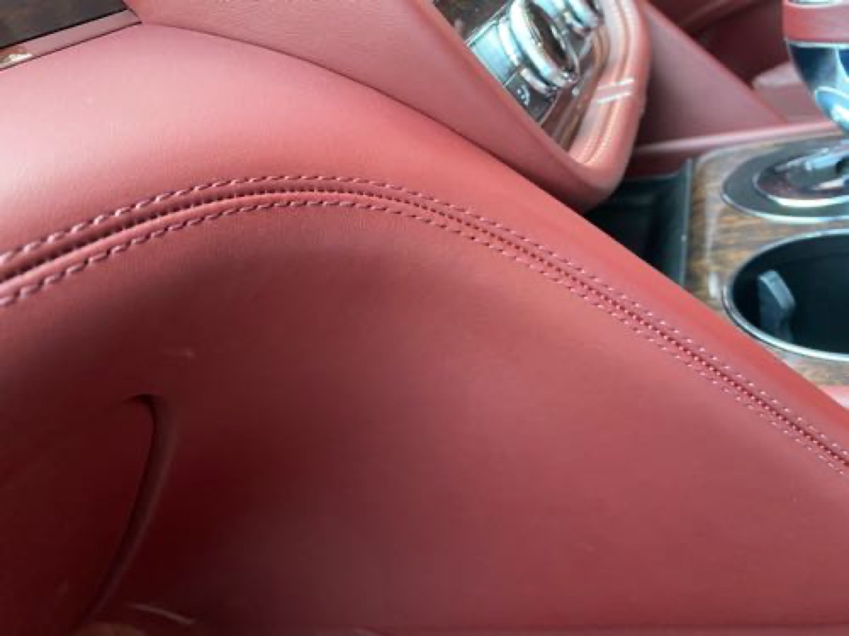 自動車内装修理 ベントレー 本革破れ修理 施工写真 2