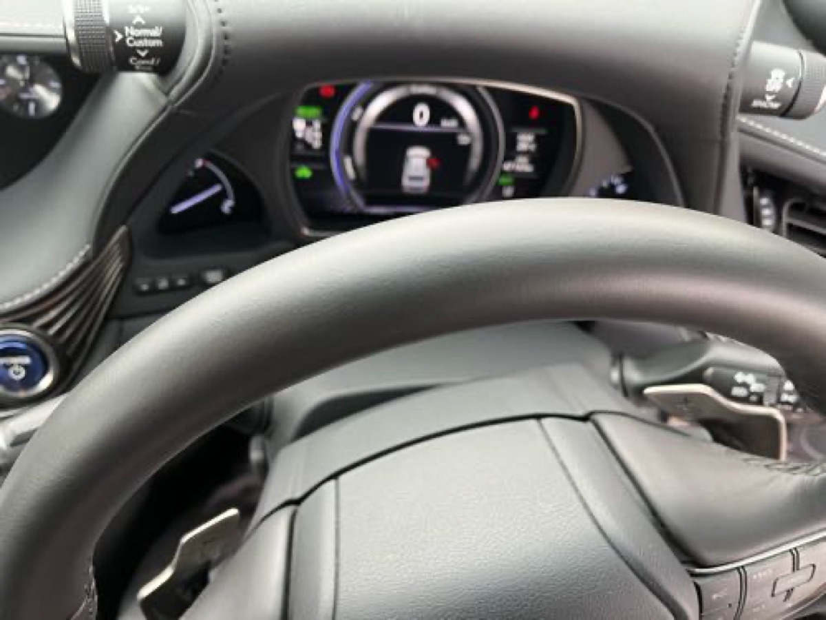 自動車内装修理 レクサスLSハンドル修理 施工写真 3