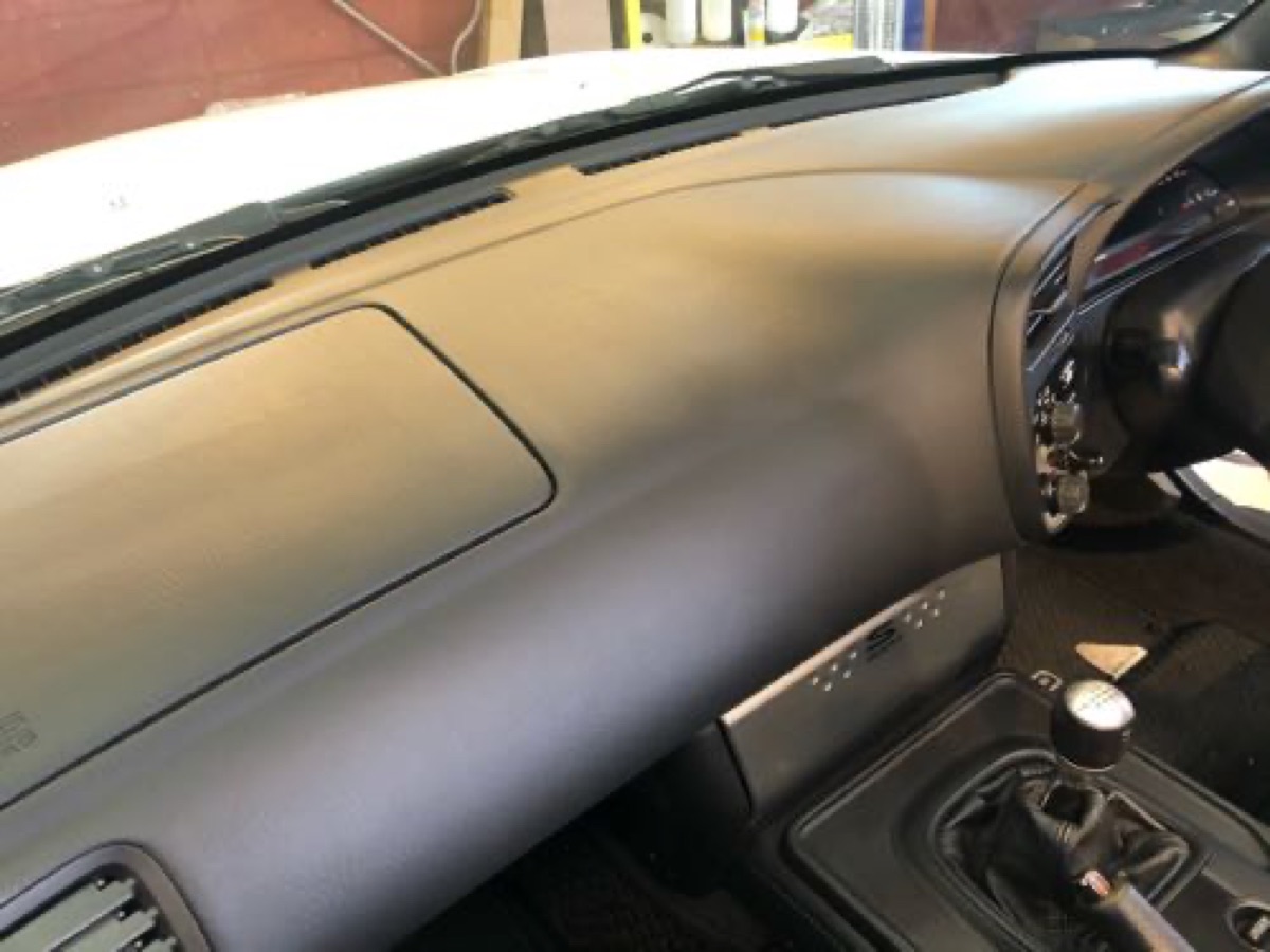 S2000 ダッシュボードビス穴 凹み修理 施工写真 2
