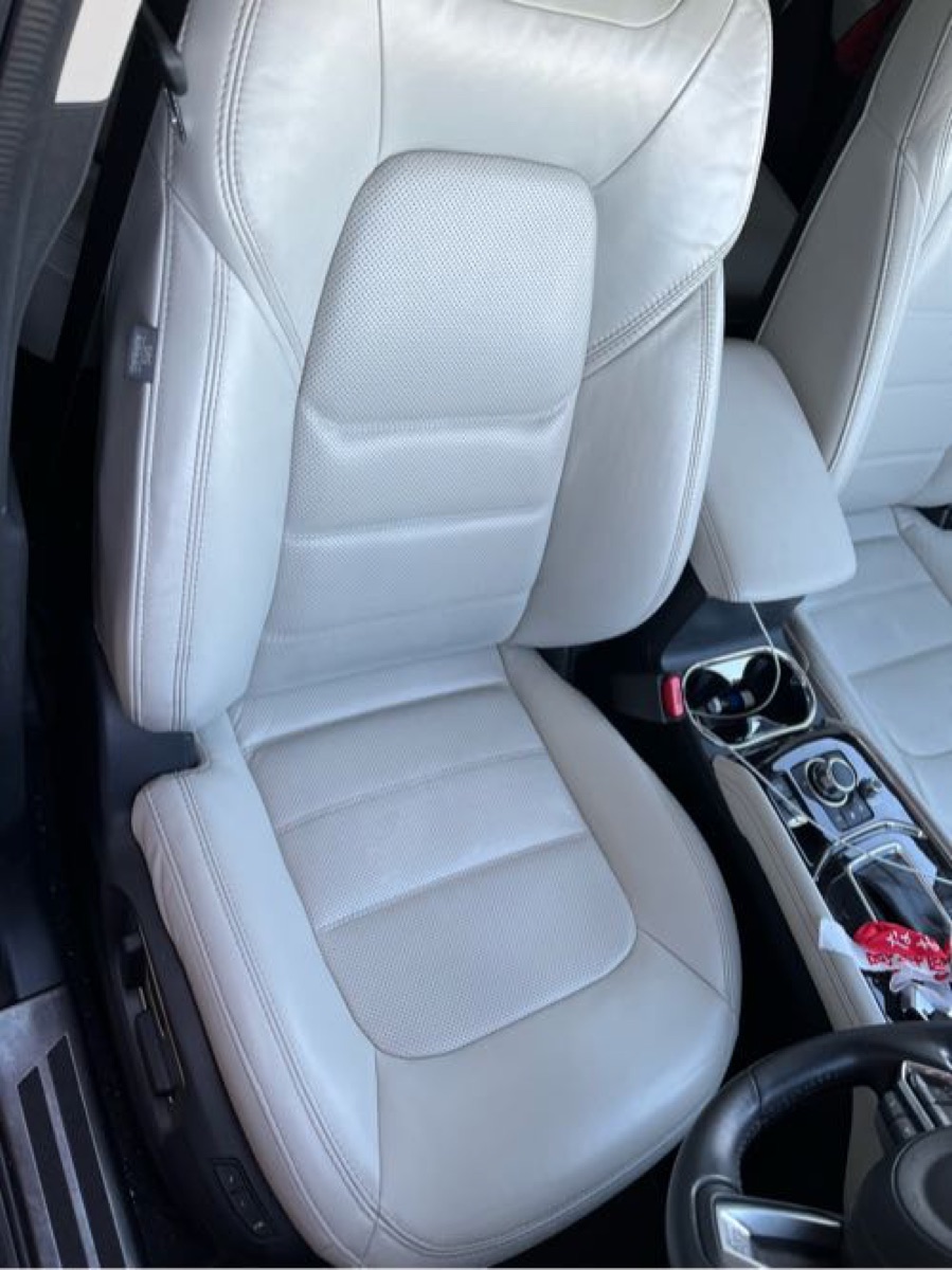 自動車内装修理 CX5レザーシート 汚れ、変色修理 施工写真 3