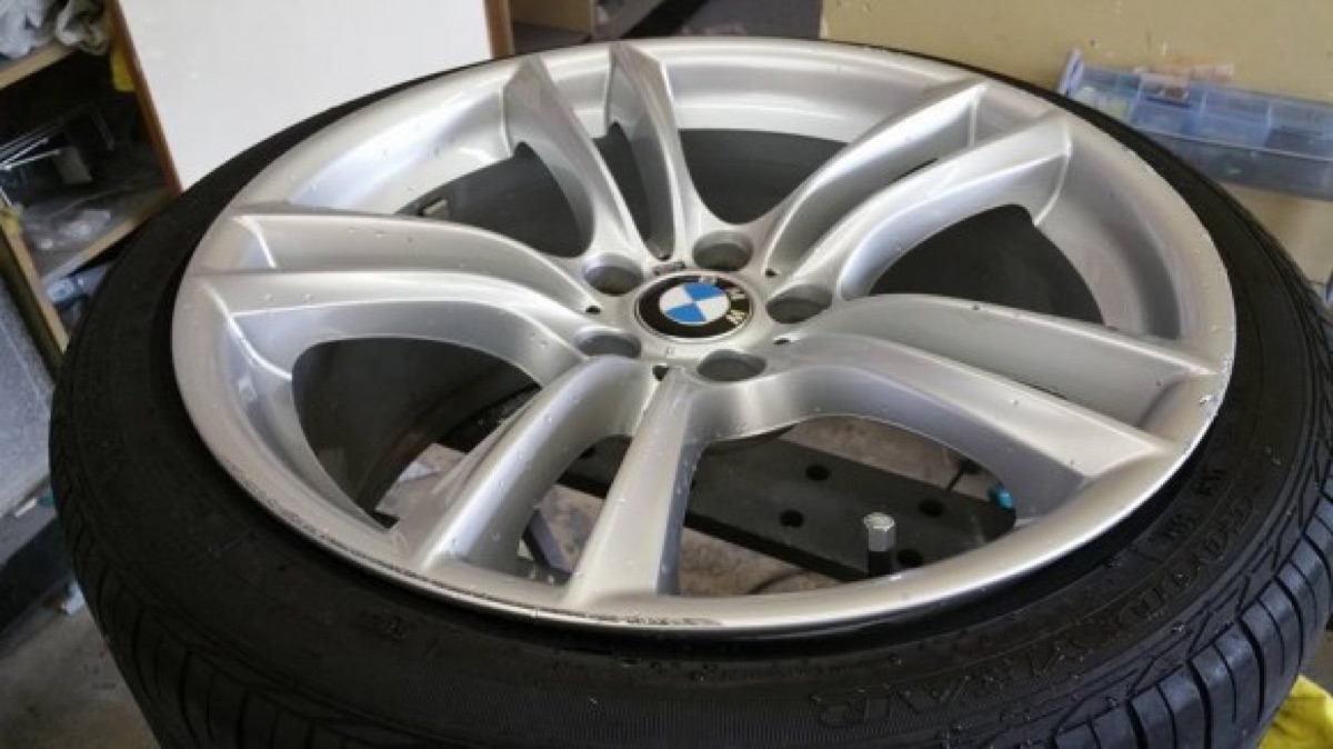 BMW純正ホイール 全周ガリ傷2本修理