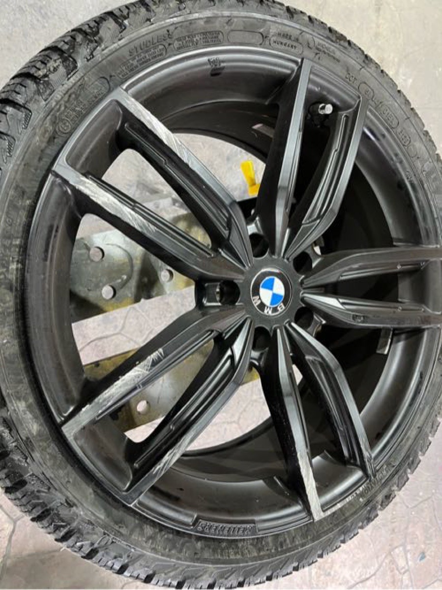 BMWホイール修理 純正ホイール 部分塗装修理 施工写真 1