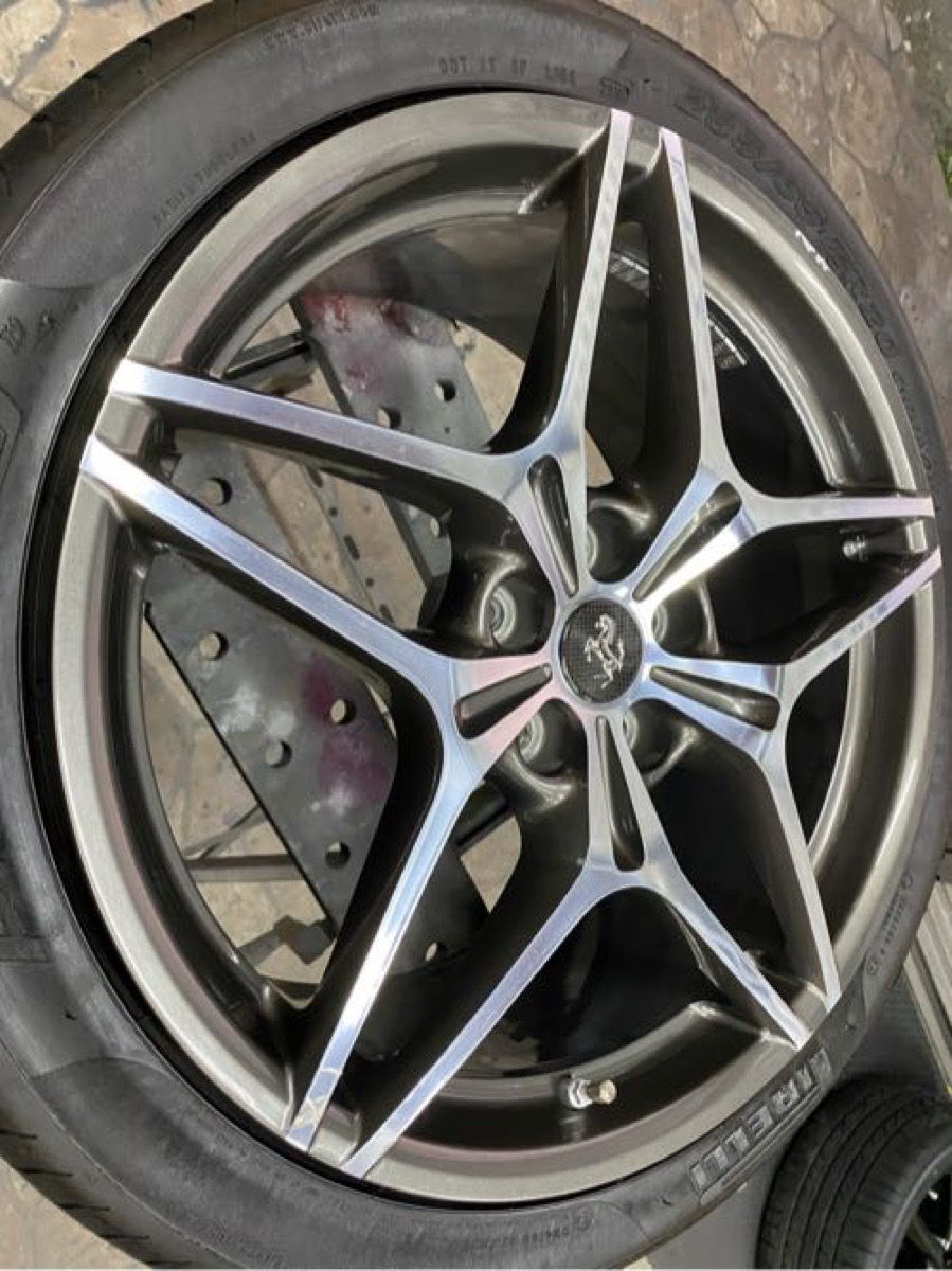 ホイール修理 フェラーリホイール修理 ポリッシュ部分修理 施工写真 1