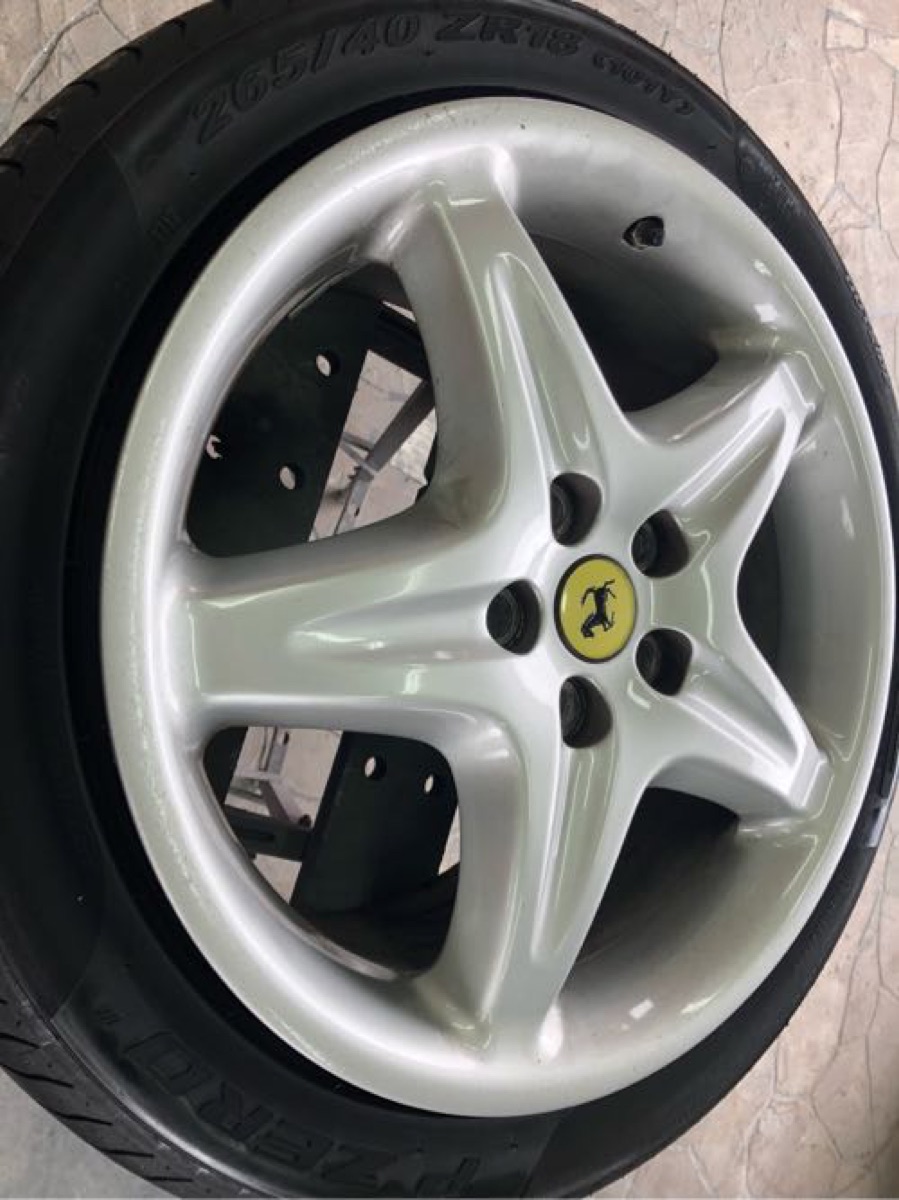 フェラーリ純正ホイール シルバー腐食修理 施工写真 1