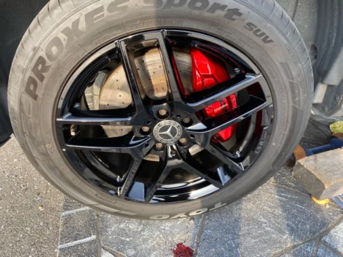ベンツホイール修理 純正ホイール ホイールカラーチェンジキャリパー塗装 施工写真 3