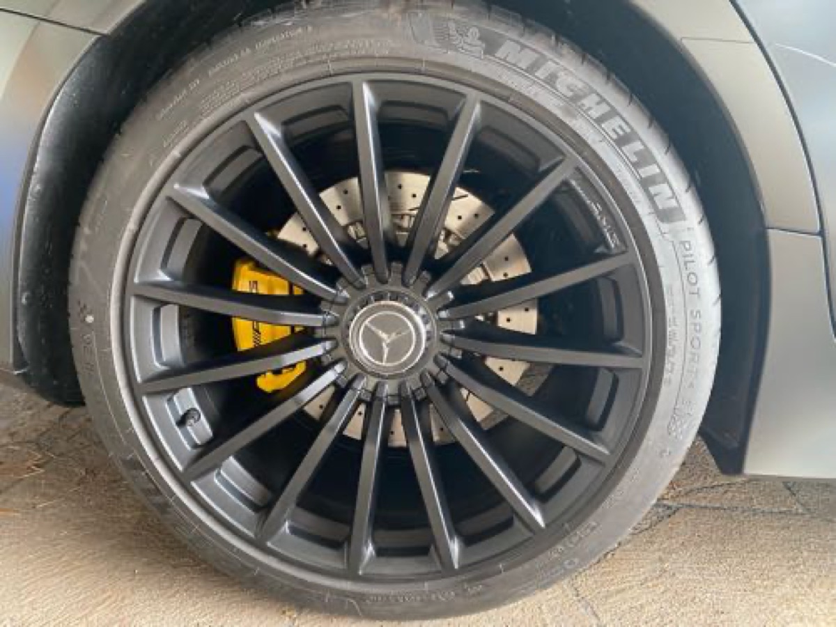 ベンツGT63S ホイール修理 純正ホイール カラーチェンジ 施工写真 3
