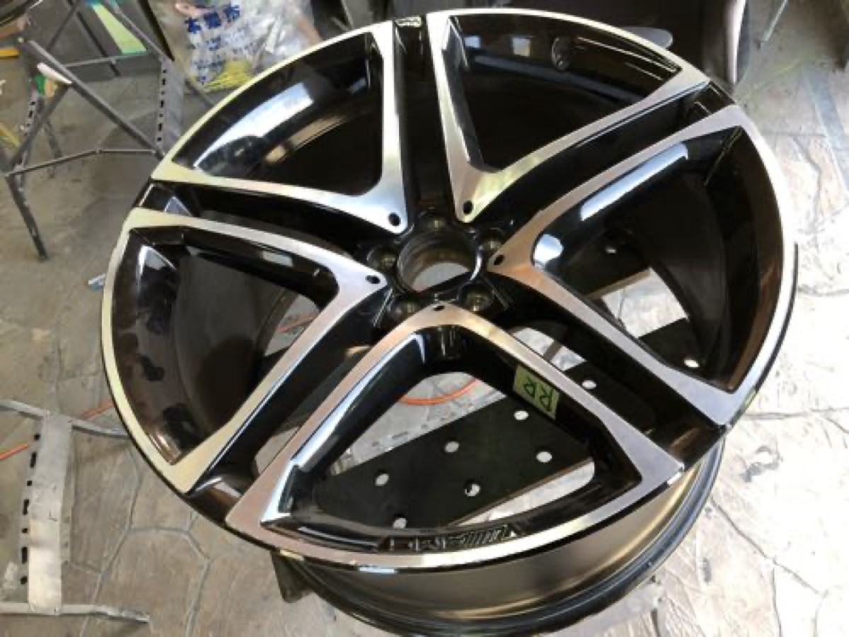ベンツ 純正ホイール 7部艶ありブラックカラーリング 施工写真 1