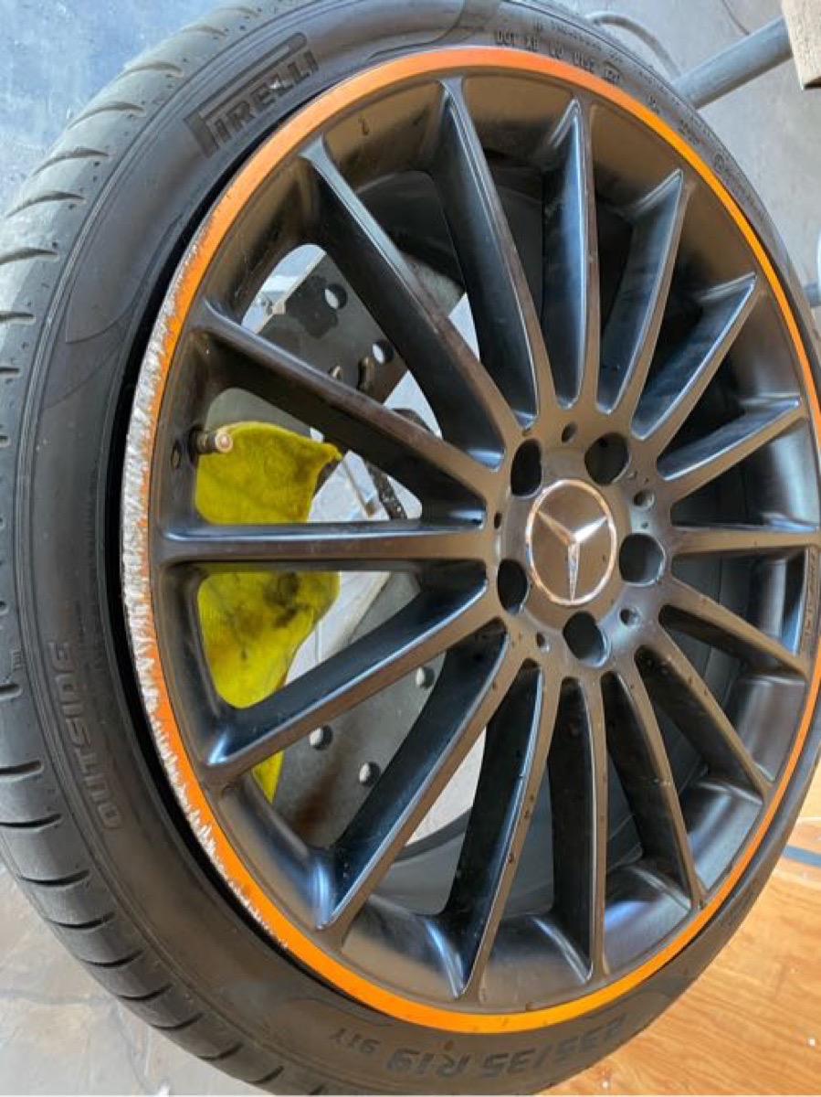 ベンツ Amg 特殊ホイール修理 純正ホイール 部分塗装修理 施工写真 1