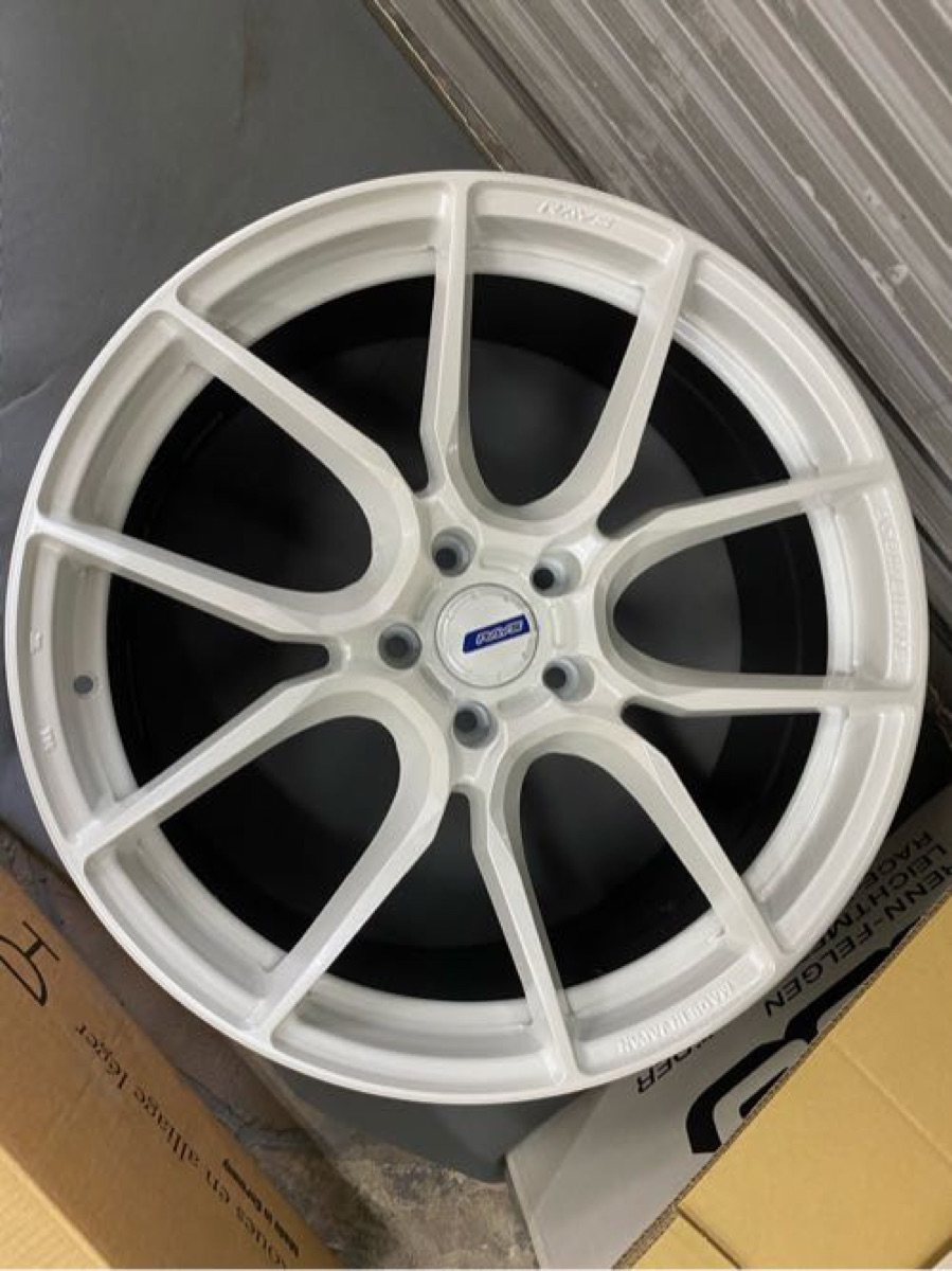 ホイール カラーチェンジ パールホワイト全塗装 施工写真 2