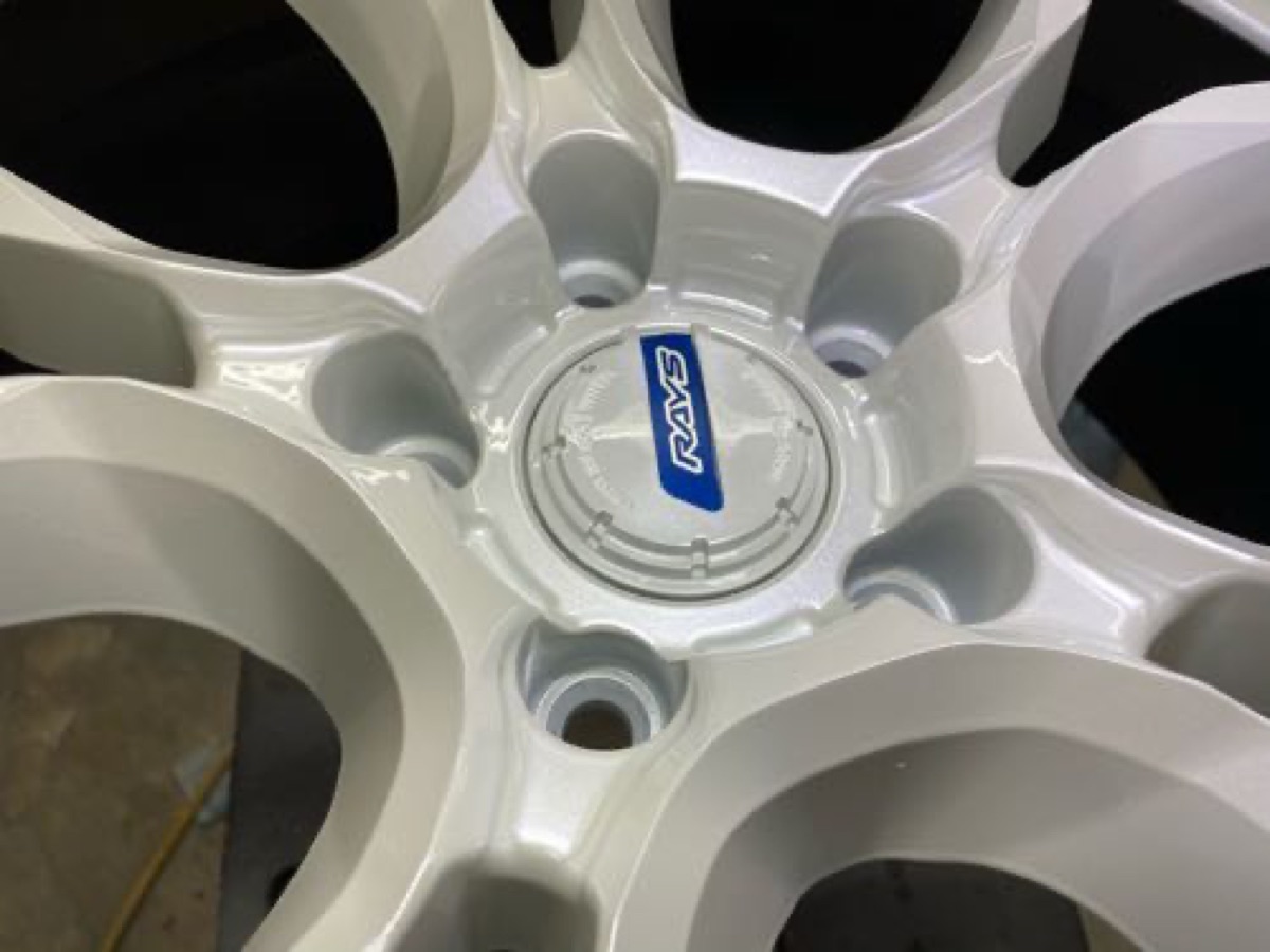 ホイール カラーチェンジ パールホワイト全塗装 施工写真 3