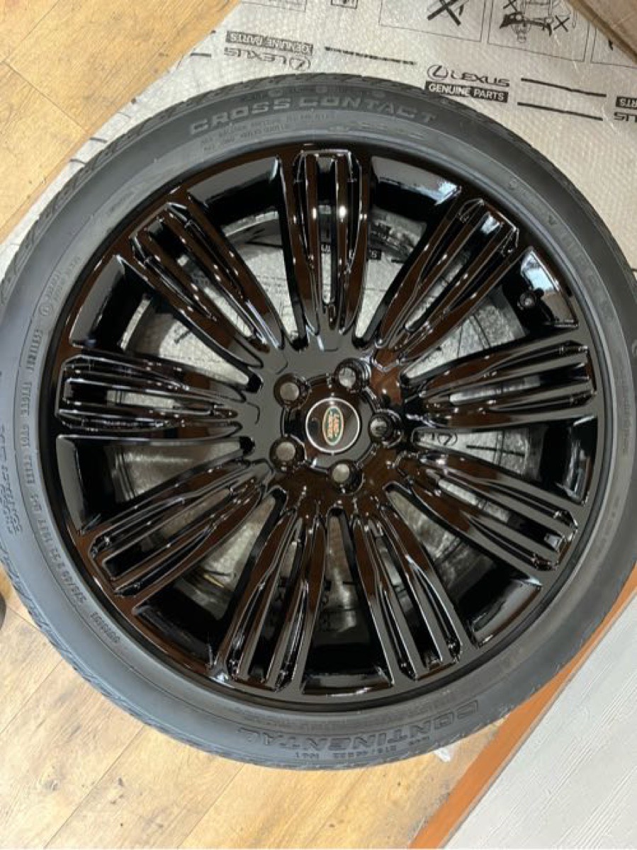 レンジローバーホイール修理 純正ホイール カラーチェンジ 施工写真 1