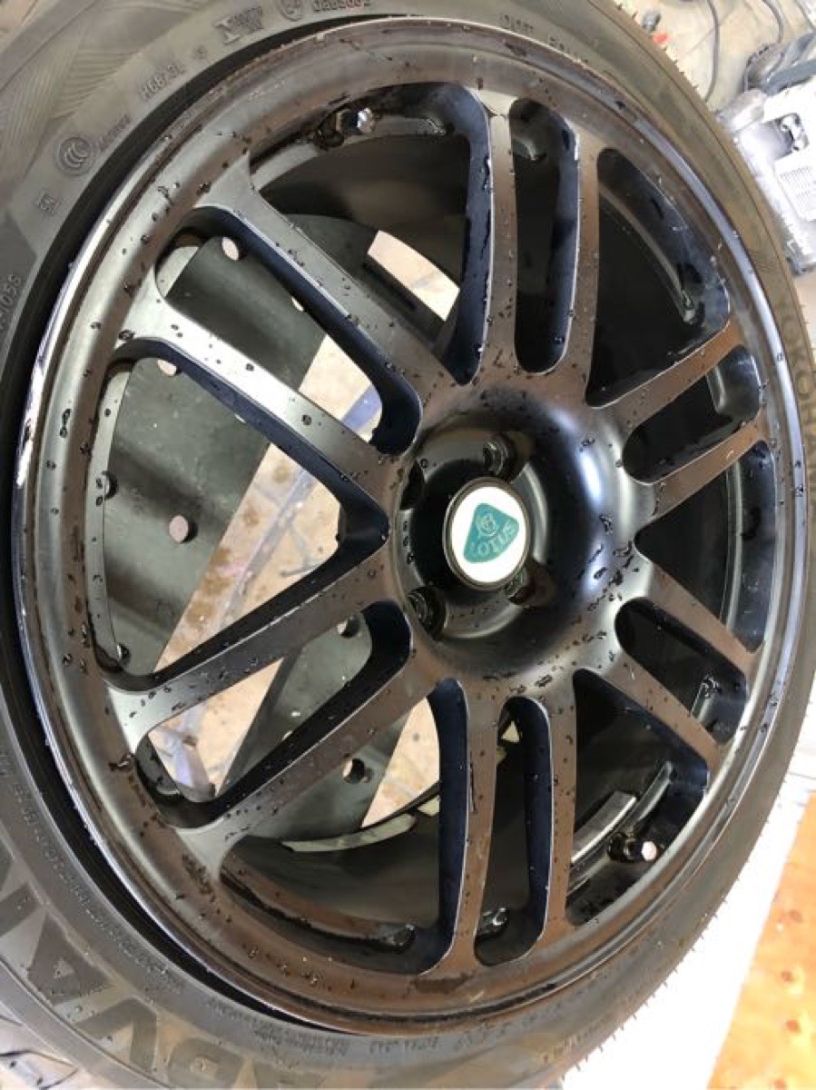 ロータス lotus マットブラック ホイールガリ傷修理 施工写真 1