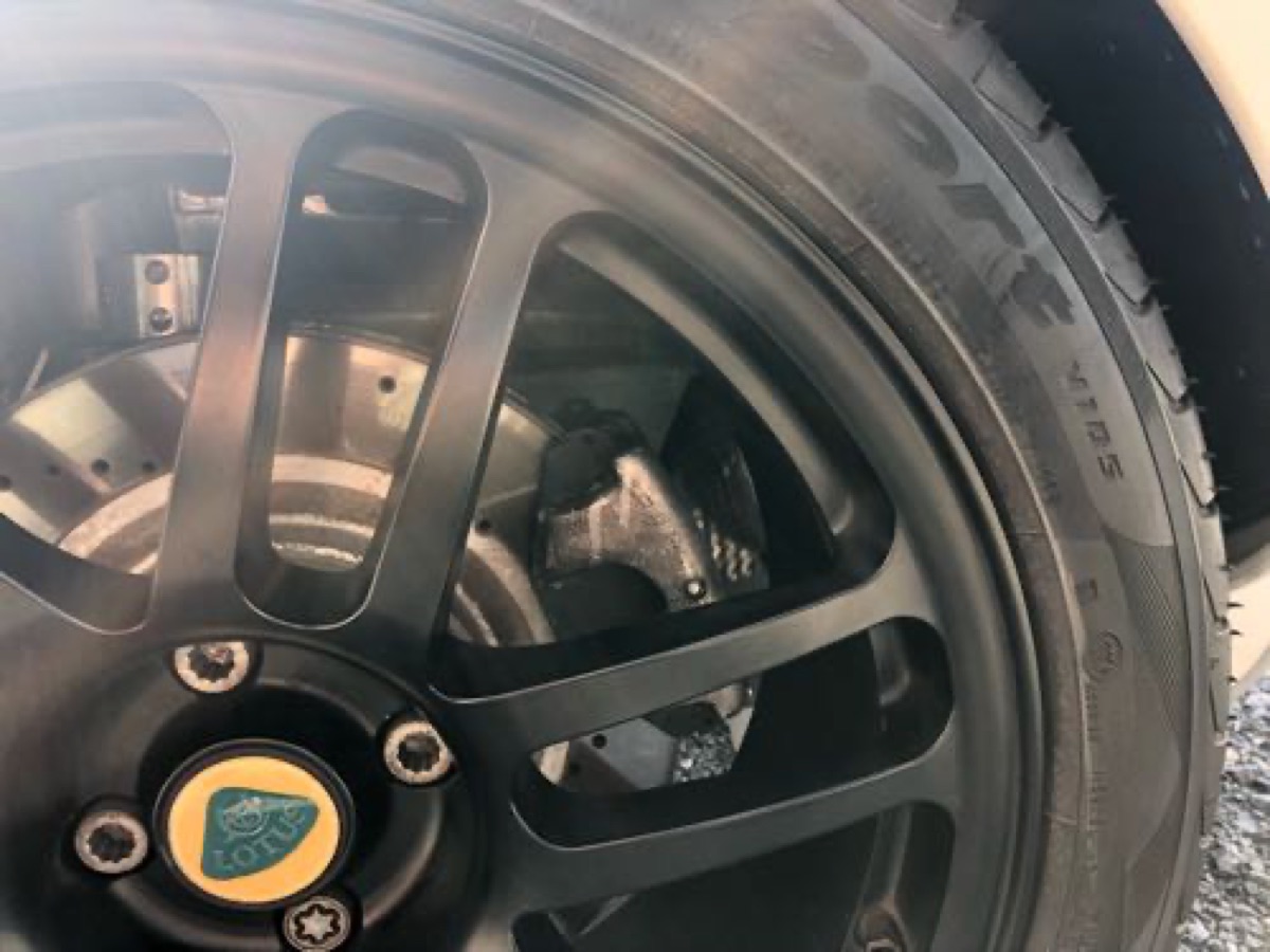 ロータス lotus マットブラック ホイールガリ傷修理 施工写真 4